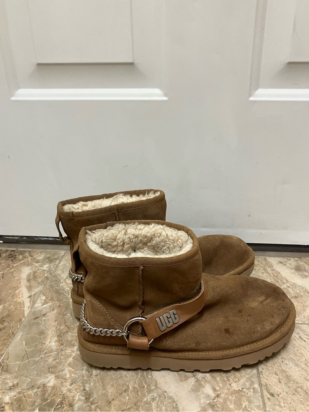 UGG Women’s Classic Mini Chains Chestnut Suede Boots - Picture 7 of 10